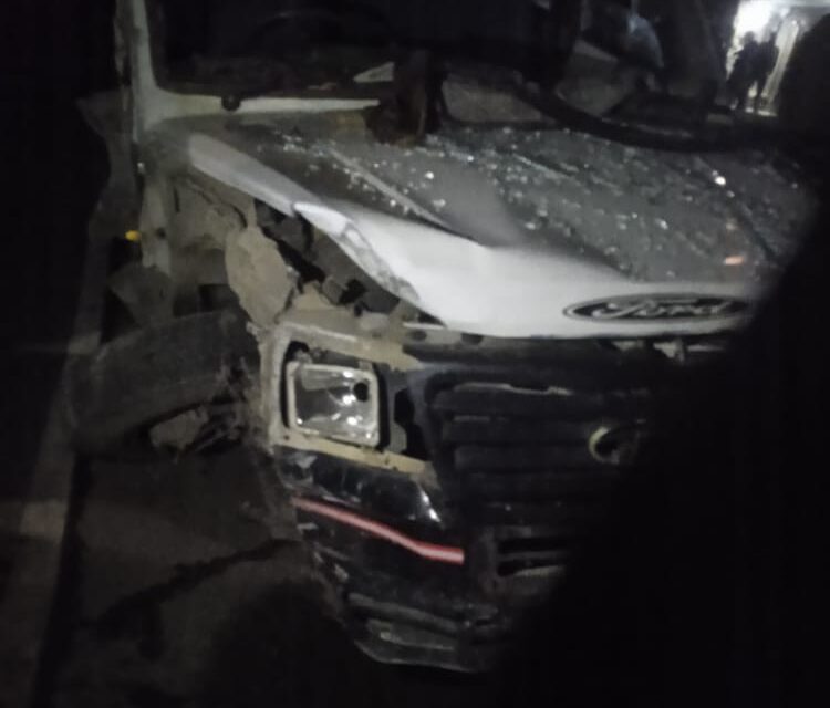 Four injured as two vehicles collide head-on in Kangan