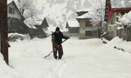 Rains lash plains, snowfall in upper reaches of J&K; Several far-flung areas cutoff in Kashmir
