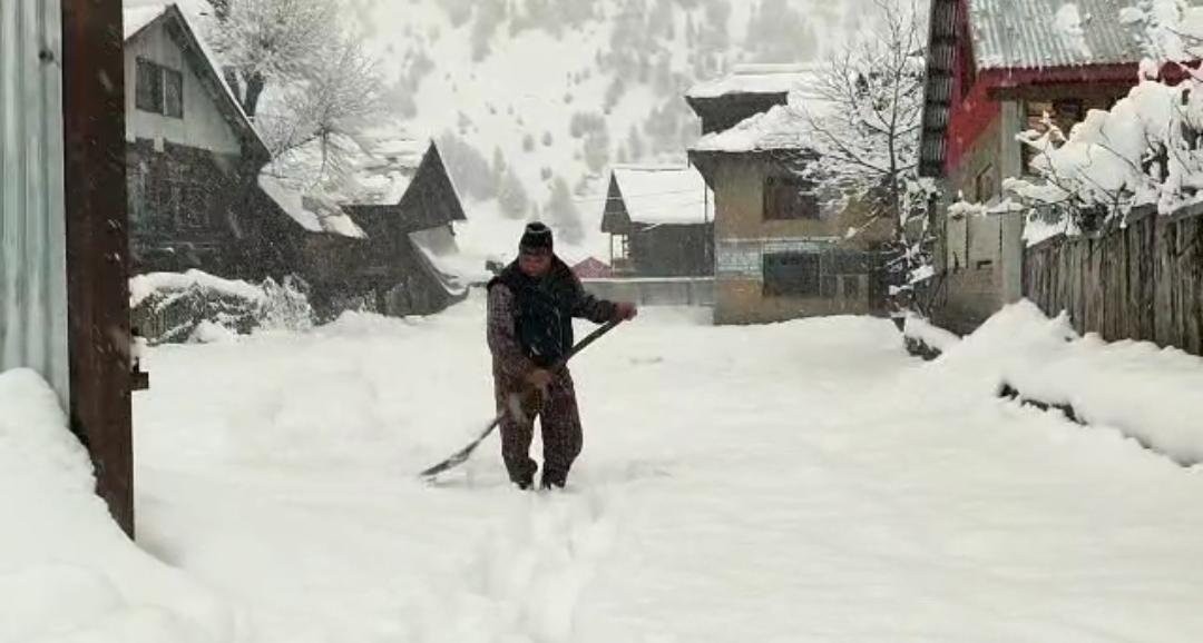 Sub-Zero Temp Eases Slightly As Kashmir Braces For Snowfall