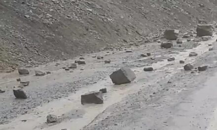 Shooting stones, mudslides shuts Jammu-Srinagar highway