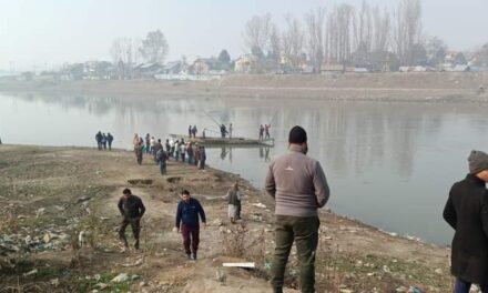 Kupwara man jumps in river Jhelum in Sopore, rescue ops on
