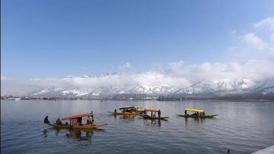 Sub-zero temperatures prevail in Kashmir;Mist In Srinagar, Haze in Qazigund, Jammu