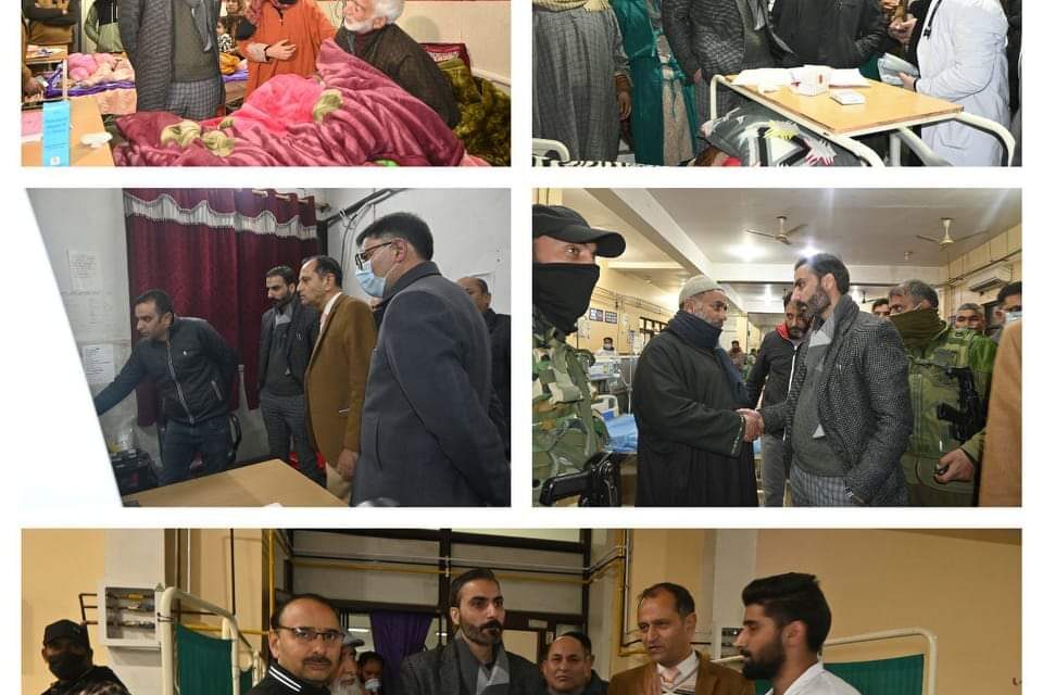 DC Anantnag conducts late night surprise check at DH Anantnag;Principal, MS directed to ensure augmentation of casualty capacity: Dr Basharat