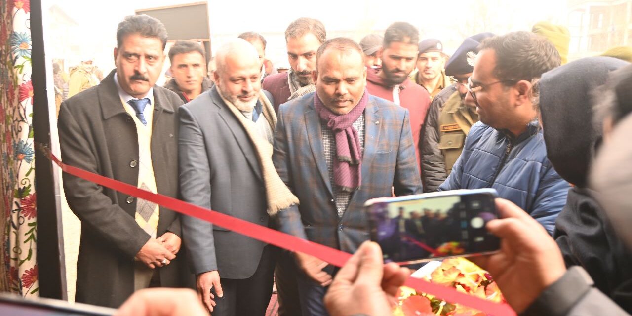 Divisional Commissioner Kashmir inaugurates CBC’s 5-day multimedia exhibition on Amrit Mahotsav at Anantnag