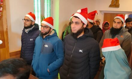 Kashmiri Muslims converge at Srinagar Church to lit up Christmas festivity
