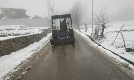 R&B clears snow from 50KM strech of roads in Ganderbal:Executive Engineer Tatheer Manzoor