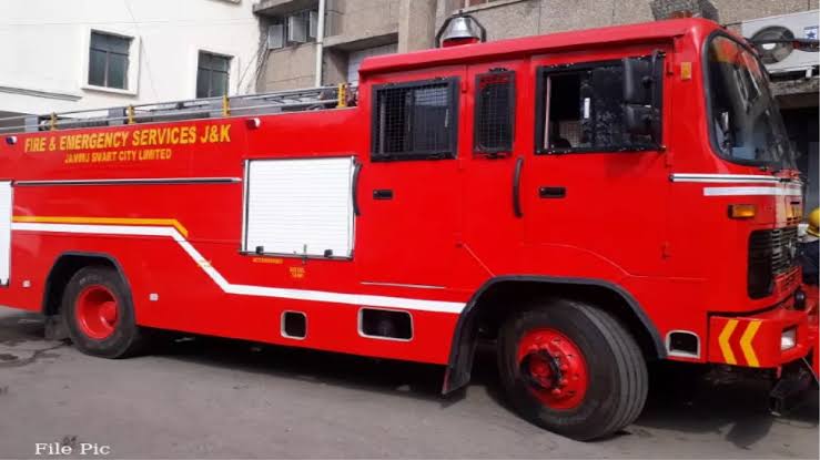 Villagers, Civil Society, PRI Members, showing resentment against the shifting of F&ES Gund To Sonamarg.