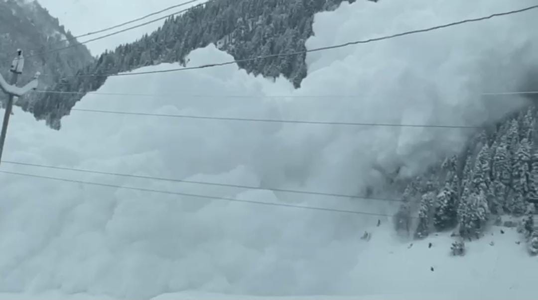 Two Snow Avalanches Occur in Ganderbal, No Damage Reported