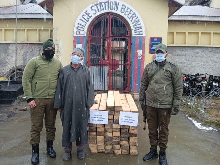 Illicit timber seized by Budgam Police, accused arrested