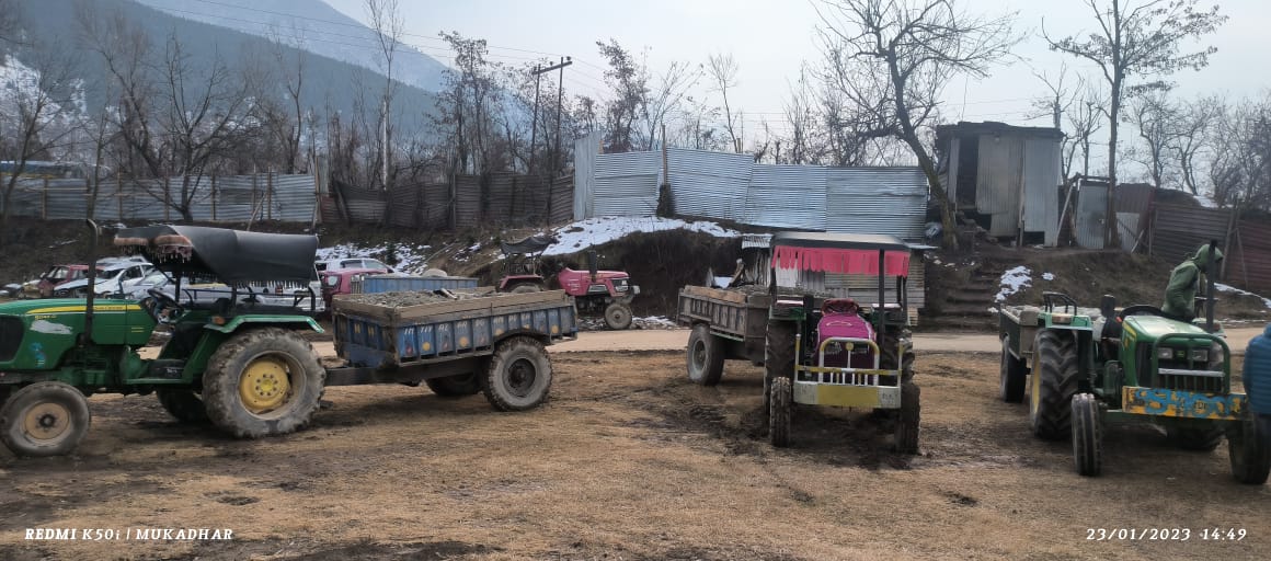 5 vehicles seized by Geology and Mining department Ganderbal in crackdown