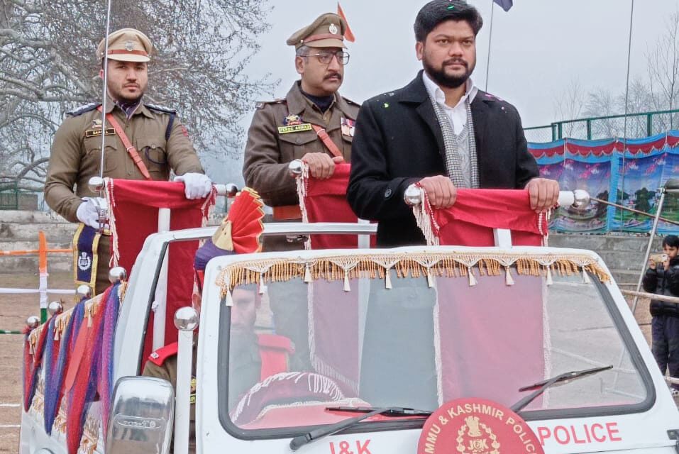 DC Gbl unfurls tricolor on full dress rehearsal for R-Day