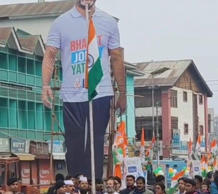 Rahul Gandhi hoists national flag at Srinagar’s Lal Chowk