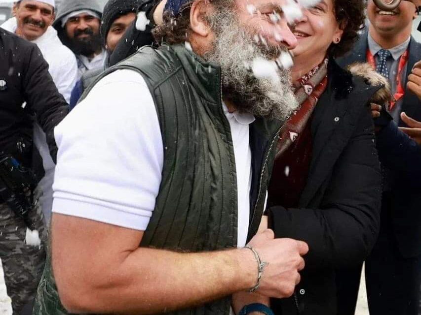 Rahul Gandhi, Priyanka play with snow, throw it on each other in Srinagar