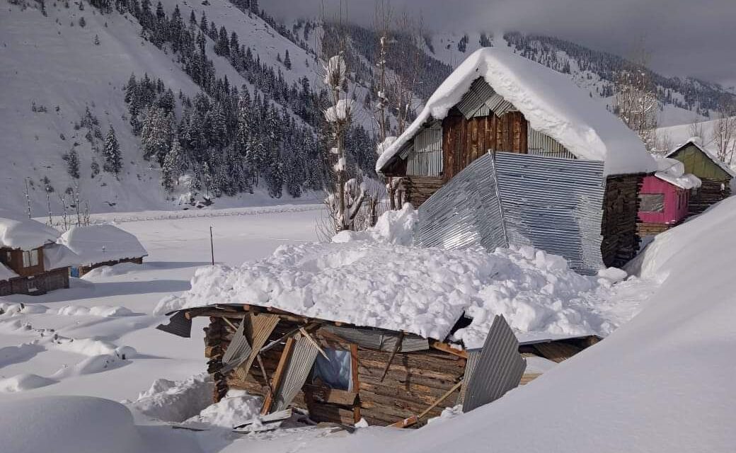 Under-construction house damaged due to snowfall in Bandipora’s Tulail