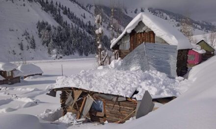 Under-construction house damaged due to snowfall in Bandipora’s Tulail