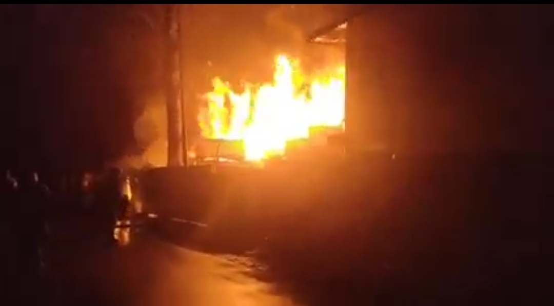 2 houses gutted in midnight blaze in Handwara village