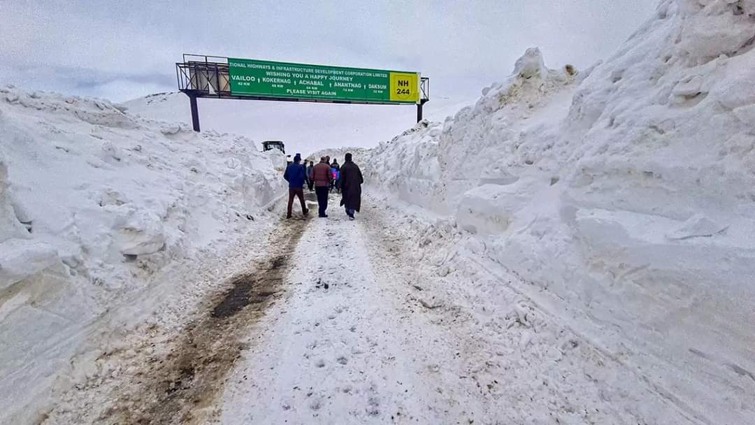 Road to Sinthan Top to be opened in few days DC Anantnag