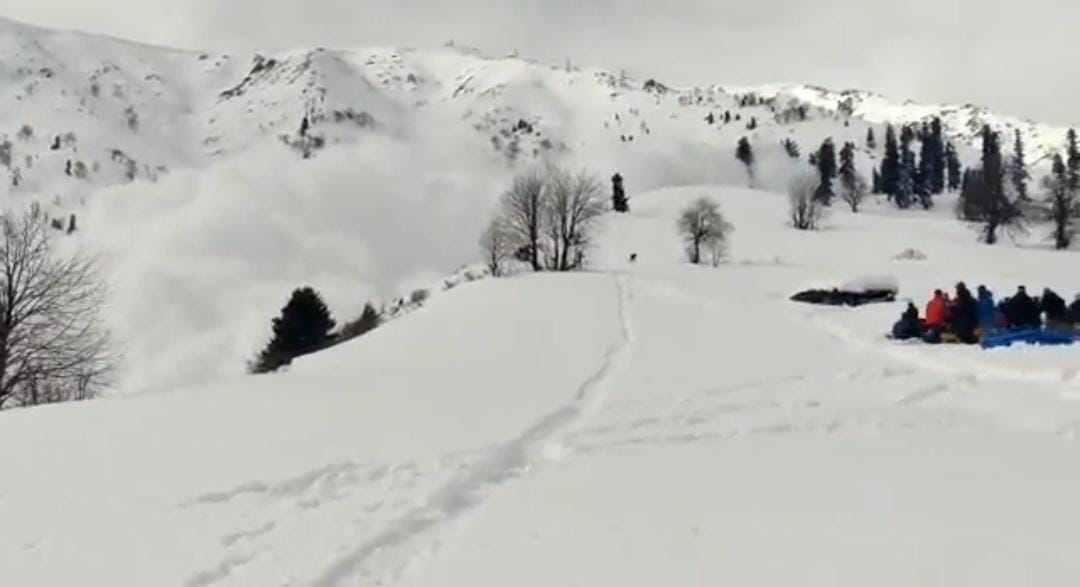 Avalanche Hits Gulmarg, 2 Persons Die, 4 Others Rescued