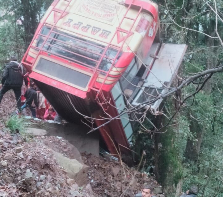 Around 20 people injured in bus accident in Udhampur