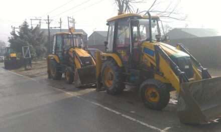 Police along with Geology and Mining department seizes 03 JCB machines involved in Illegal mining of bed material