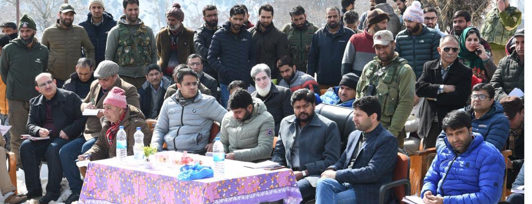 Weekly Block Diwas:DC Gbl chairs grievance redressal camp at Fraw Haknar Gund