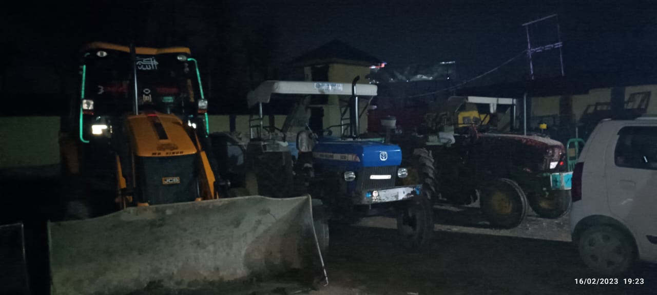 5 tractors and 2 JCB’s seized by Geology and Mining department Ganderbal in crackdown on illegal mining,transporting