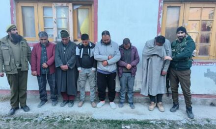 Police arrests 06 gamblers in Khrew Pampore, stake money 40250 seized