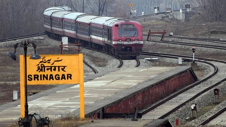 Pulwama man dies after hit by train in Central Kashmir