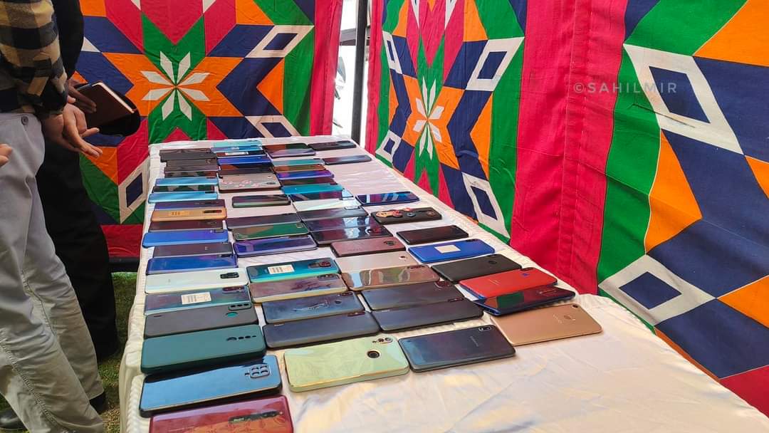 Cyber Police Organizes Awareness Programme in Srinagar; Over 100 Stolen Mobile-phones Handed Over To Rightful Owners