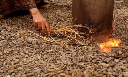 Gas emissions from tube well creates scare in Sopore village
