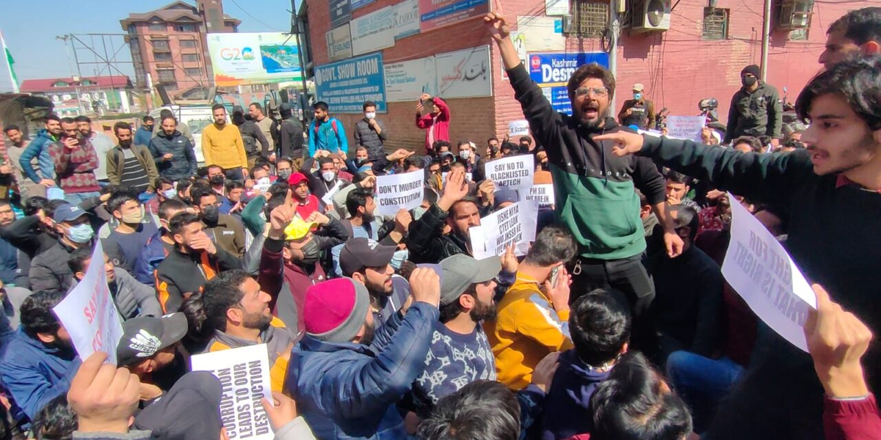 JKSSB Job Aspirants Protest in Srinagar, Demand Complete Ban on APTECH Ltd.