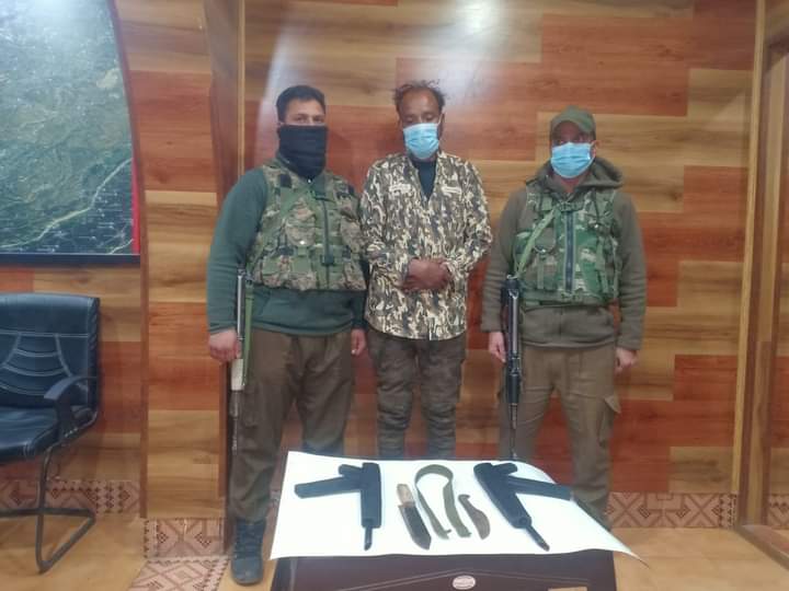 Police solves robbery cases in Budgam, dummy weapon recovered