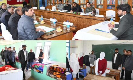 DC Ganderbal chairs Vidyalaya Management Committee meeting at JNV Hatbura