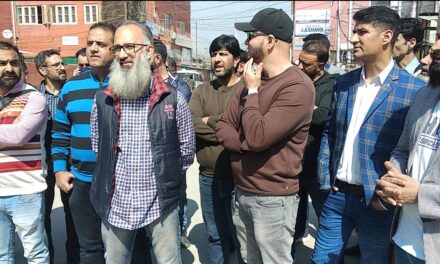 Protest against Tyndale Biscoe & Mallinson School for violating New Education Policy