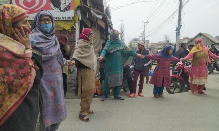 Rainawari Residents Protest Against Installation of Smart-meters