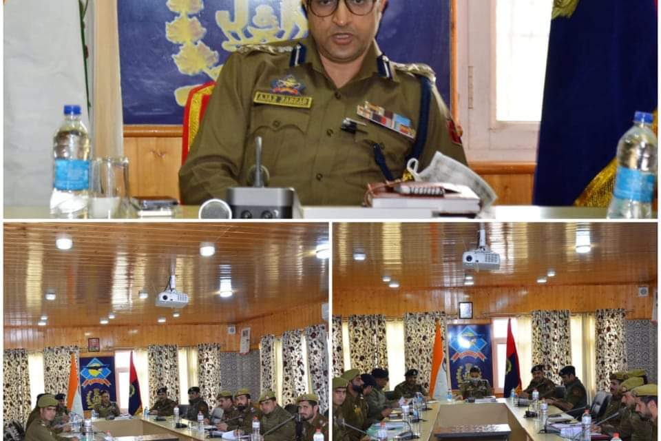 SSP Awantipora chairs Crime,security review meeting