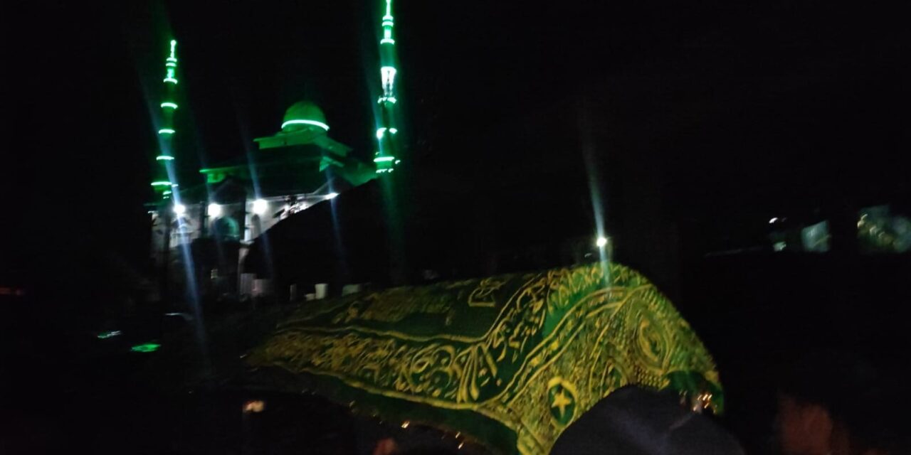 Thousands attend funeral of Islmic Cleric killed in Road Mishap in kangan.