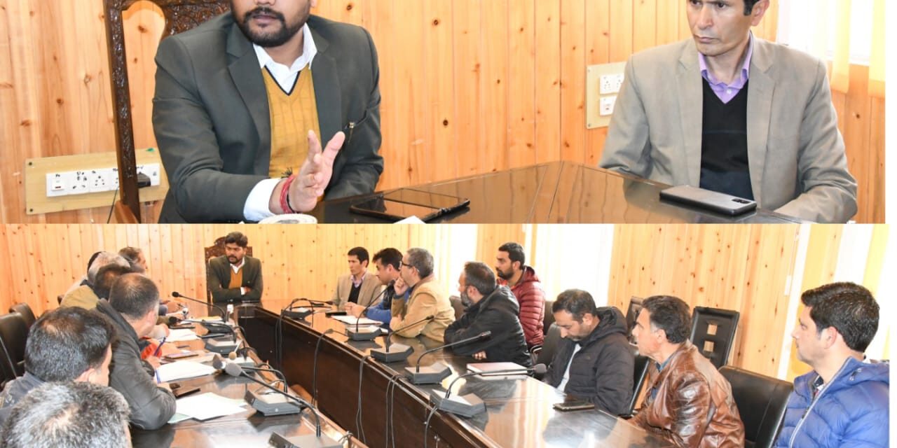 DC Ganderbal reviews power scenario in district Directs for uninterrupted power supply to consumers during peak hours