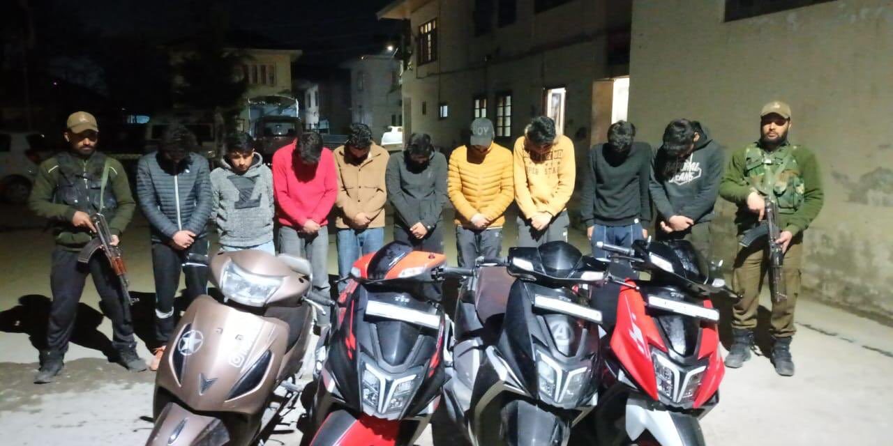 Midnight Raids Conducted to Arrest Group of Youths for ‘Harrassing, Attacking Family on Road’ in Srinagar: Police