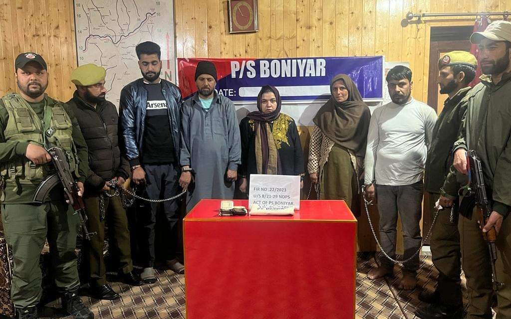 Four persons include a female drug peddler held in North Kashmir