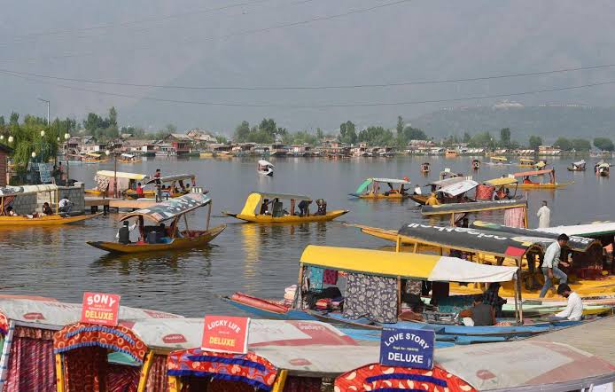 Mainly dry weather forecast in Kashmir, light rain at few place in Jammu