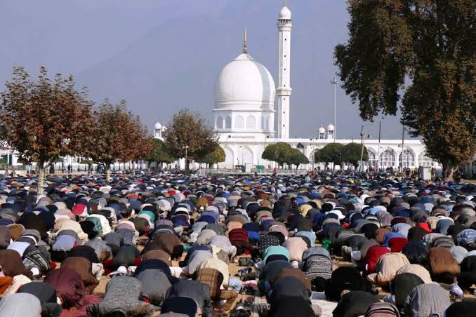 Isha prayers to be offered at 10 pm at Jamia Masjid, 10:30 pm at Hazratbal Shrine