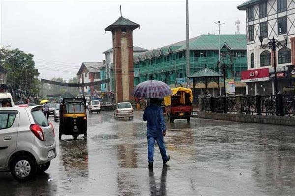 Rains Drench J&K; More Likely Till April 6;MeT Urges Farmers To Avoid spraying Orchards, Maintain Proper Drainage To Drain Out Excess Water In Fields