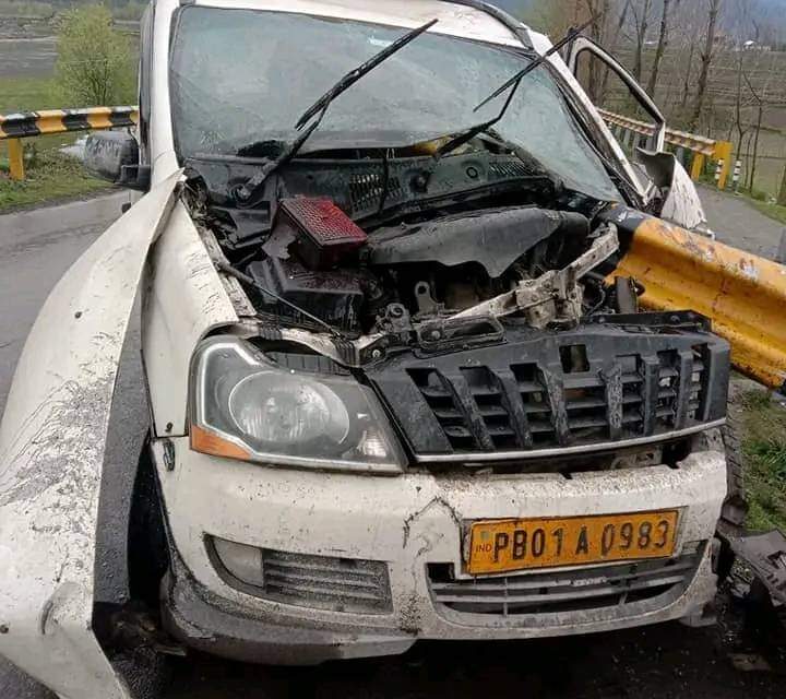 Driver among two injured in Baramulla road accident