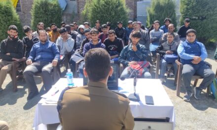 Ganderbal Police Organises Cybercrime awareness programme at Safapora