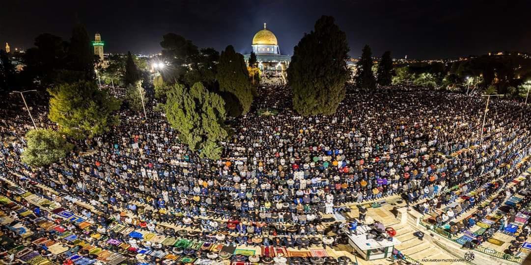 280,000 Palestinians mark 27th night of Ramadan in Al-Aqsa Mosque
