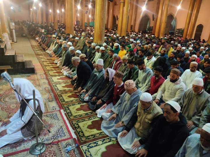 People offer Taraweeh prayers on Shab-e-Qadr after 3 years at Jama, disappointed over Mirwaiz’s absence: Anjuman