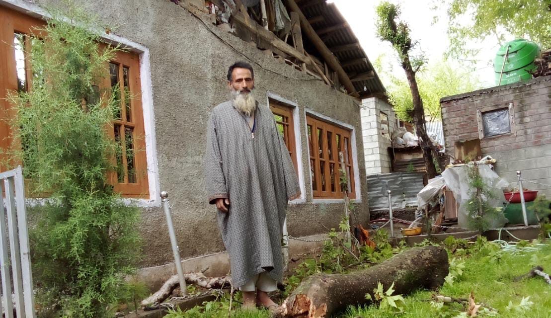Narrow escape for family as Chinar Branches falls on house in Watlar Village of Ganderbal