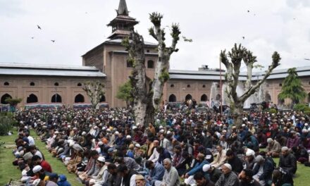 Devotees in large numbers throng Hazaratbal Shrine, Jamia Masjid on Last Friday of Ramadan