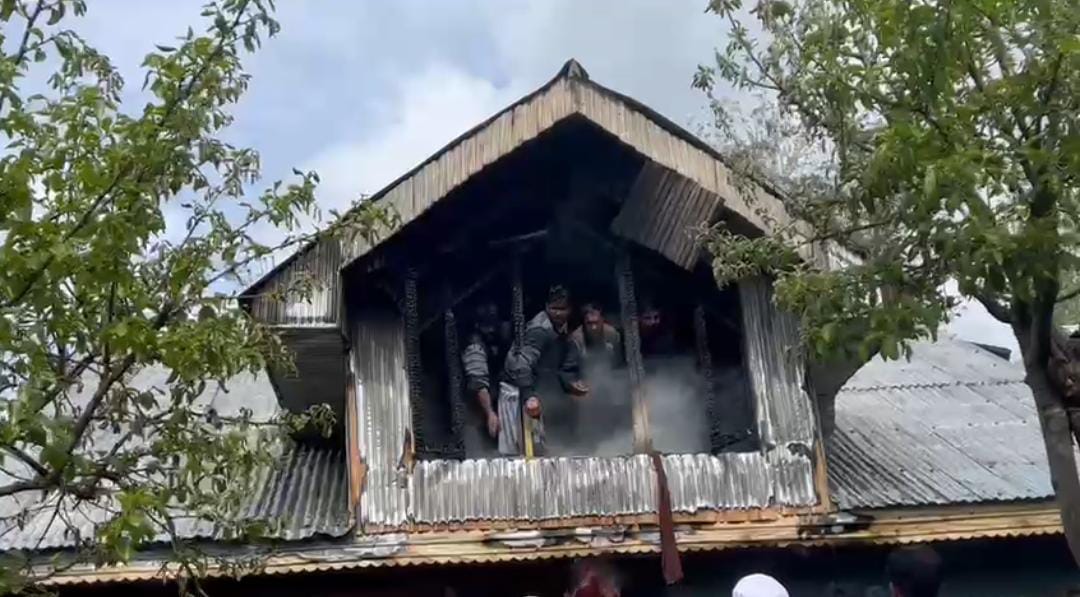 Residential House Gutted in Kangan Fire Mishap